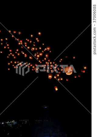 Pingxi Lantern Festival 37006088