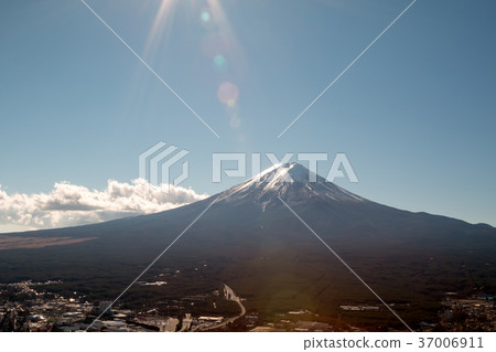 Mount Fuji in winter season Mount Fuji in winter season 37006911