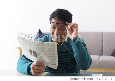 Middle men reading a newspaper Middle men reading a newspaper 37007005