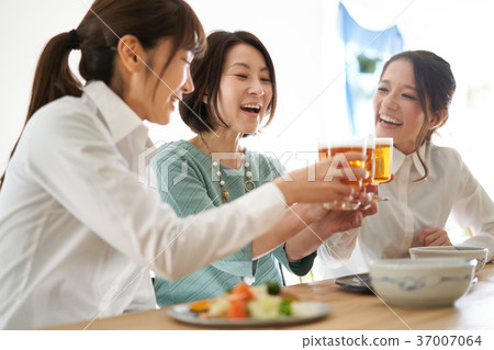 敬酒啤酒喝酒派對 37007064