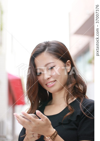A young lady with a smartphone 37007376