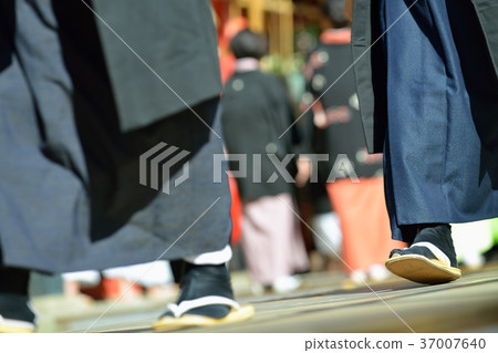 Participants of the Nagata Shrine Memorial Ceremony 37007640