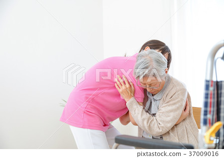 Care image transfer assistance scene old man cold sickness 37009016