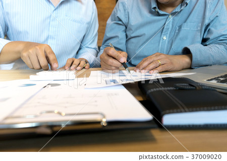 Business man work out of office 37009020