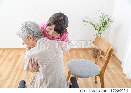 Care image transfer assistance scene old man cold sickness Care image transfer assistance scene old man cold sickness 37009084