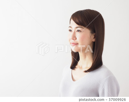 Women's profile 37009926