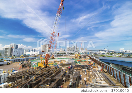 與一個大建造場所的都市風景 37010040