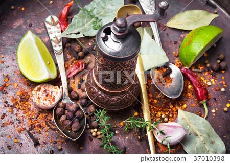 spices and herbs for cooking 37010398