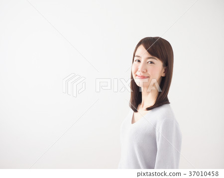 女人看著相機 37010458