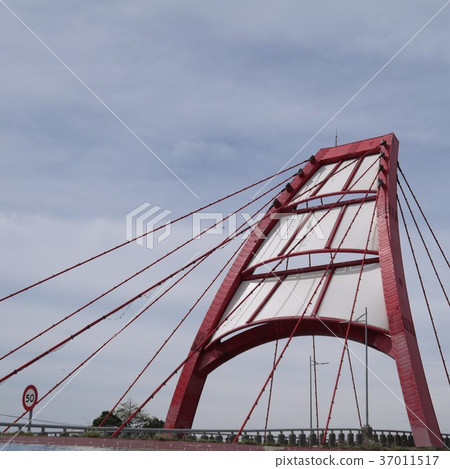 一座橋 37011517