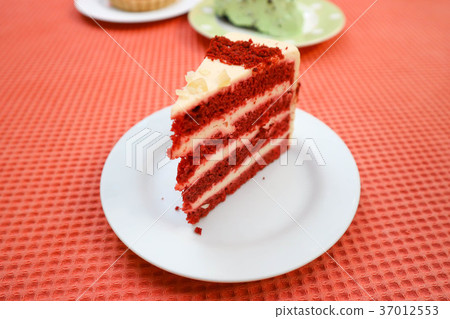 red velvet cake or cake red velvet cake or cake 37012553