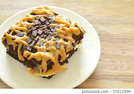 chocolate butter cake dressing brown sweet caramel 37012896