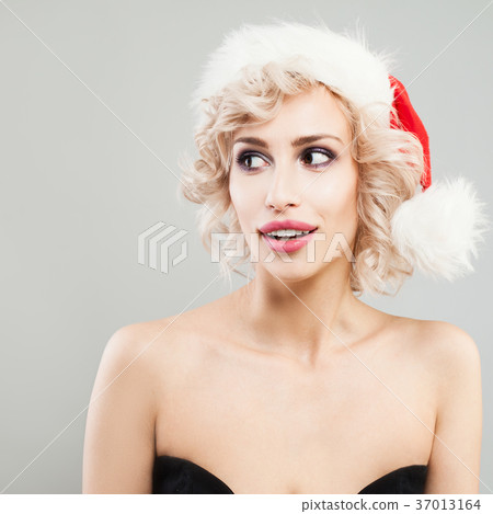 Beautiful Girl Fashion Model with Long Hair Beautiful Girl Fashion Model with Long Hair 37013164