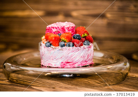 Delicious sweet baked cake with fruit 37013419