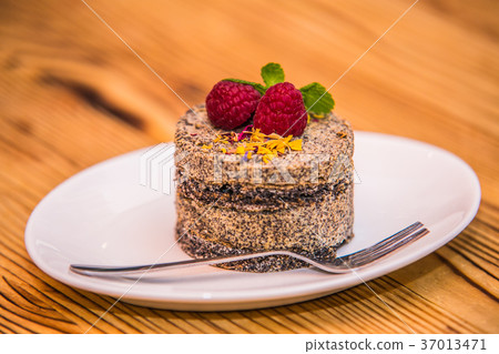 Delicious sweet baked cake with fruit Delicious sweet baked cake with fruit 37013471