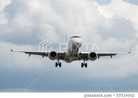 Aircraft landing scene 37014502
