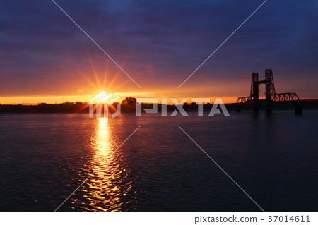 築後川Nobori橋的黎明和冬天 築後川Nobori橋的黎明和冬天 37014611