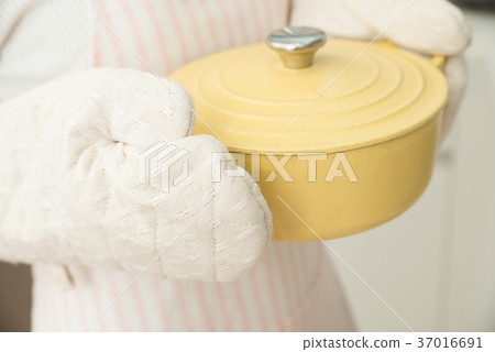 女人做飯 37016691