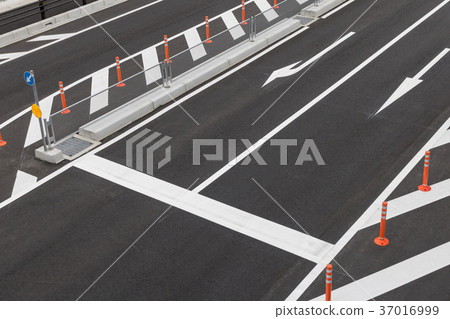 Intersection Intersection 37016999