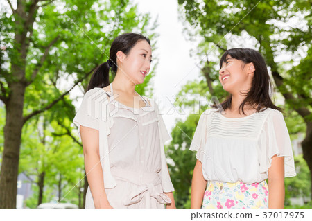 Smile parent and child 37017975