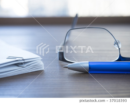 企業形象·文件·眼鏡 37018393