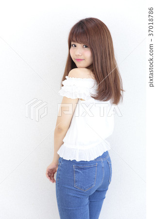 年輕女士的髮型 37018786