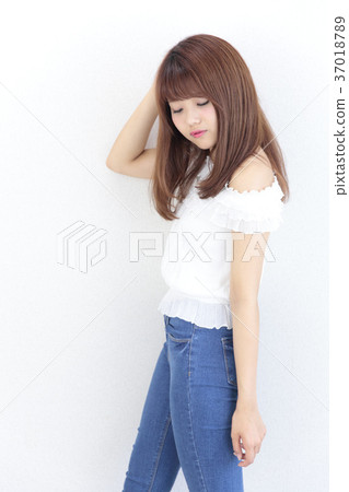 Young lady's hair style 37018789