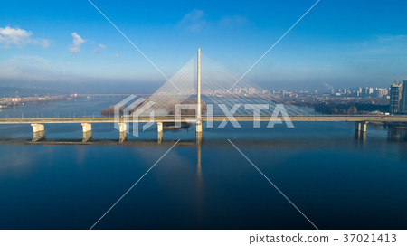 Aerial view of the South Bridge. Aerial view of 37021413
