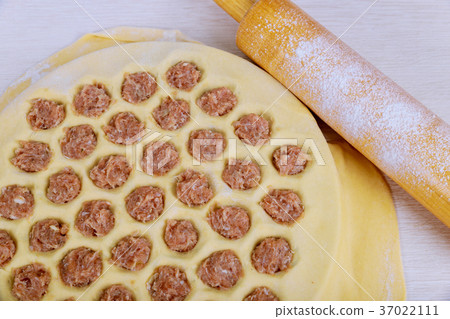 Traditional ukrainian pelmeni, ravioli 37022111