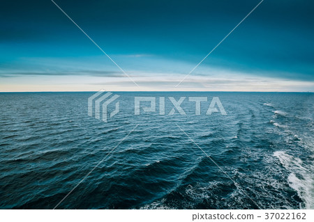 Cold Sea Ocean And Blue Sky Background 37022162