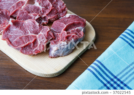 Fresh raw beef on wooden cutting plate Fresh raw beef on wooden cutting plate 37022545