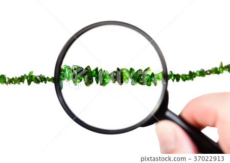 view of chrome diopside necklace through magnifier view of chrome diopside necklace through magnifier 37022913
