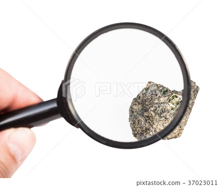 view of raw peridotite mineral through magnifier view of raw peridotite mineral through magnifier 37023011