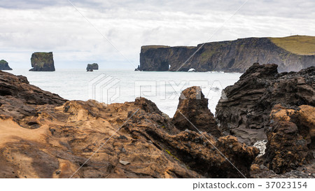 Atlantic ocean coast and view of Dyrholaey Atlantic ocean coast and view of Dyrholaey 37023154