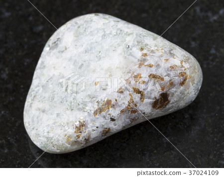 chondrodite in tumbled calcite stone on dark 37024109