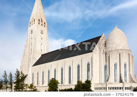 building of Hallgrimskirkja church in Reykjavik building of Hallgrimskirkja church in Reykjavik 37024176