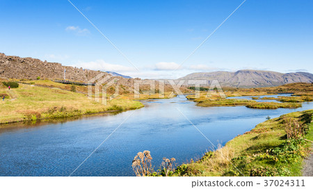 river in rift valley in Thingvellir national park 37024311