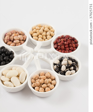 Multicolored beans (circle layout) 37025731