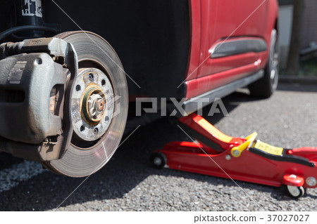 Tire exchange image Tire exchange image 37027027