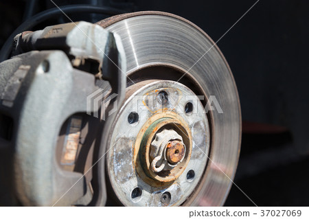 Image of car maintenance 37027069