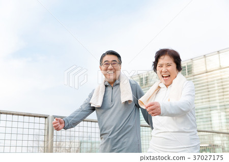 Senior Walking Movement 37027175
