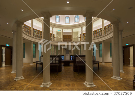 Circular room underneath the Rotunda Dome Circular room underneath the Rotunda Dome 37027509