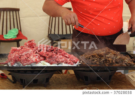 在烹調Towada Barayaki之前和之後 在烹調Towada Barayaki之前和之後 37028038