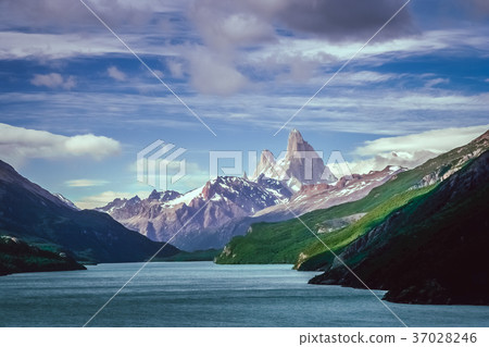 Mount Fitz Roy Mount Fitz Roy 37028246