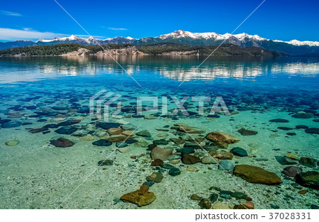 Beautiful argentinian lake 37028331