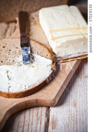 fresh rye bread and butter 37029130