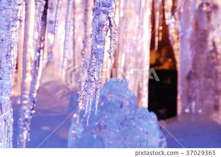 Refreshing feeling! ! Ice pillars out of season 37029365