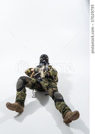 Severe peacemaker firing with weapon 37029795