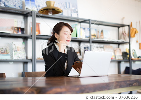 Business suit woman 37030210