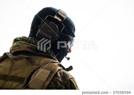 Concentrated peacemaker speaking by digital device 37030594